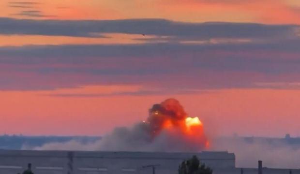 Ukrayna, Rusya'nın kalbini b&ouml;le vurdu: Stratejik tesisin patlama anı kamerada