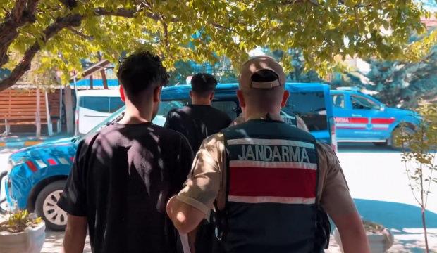 Van'da yağma! &Ccedil;obanı silahla tehdit edip 800 k&uuml;&ccedil;&uuml;kbaşı &ccedil;aldılar