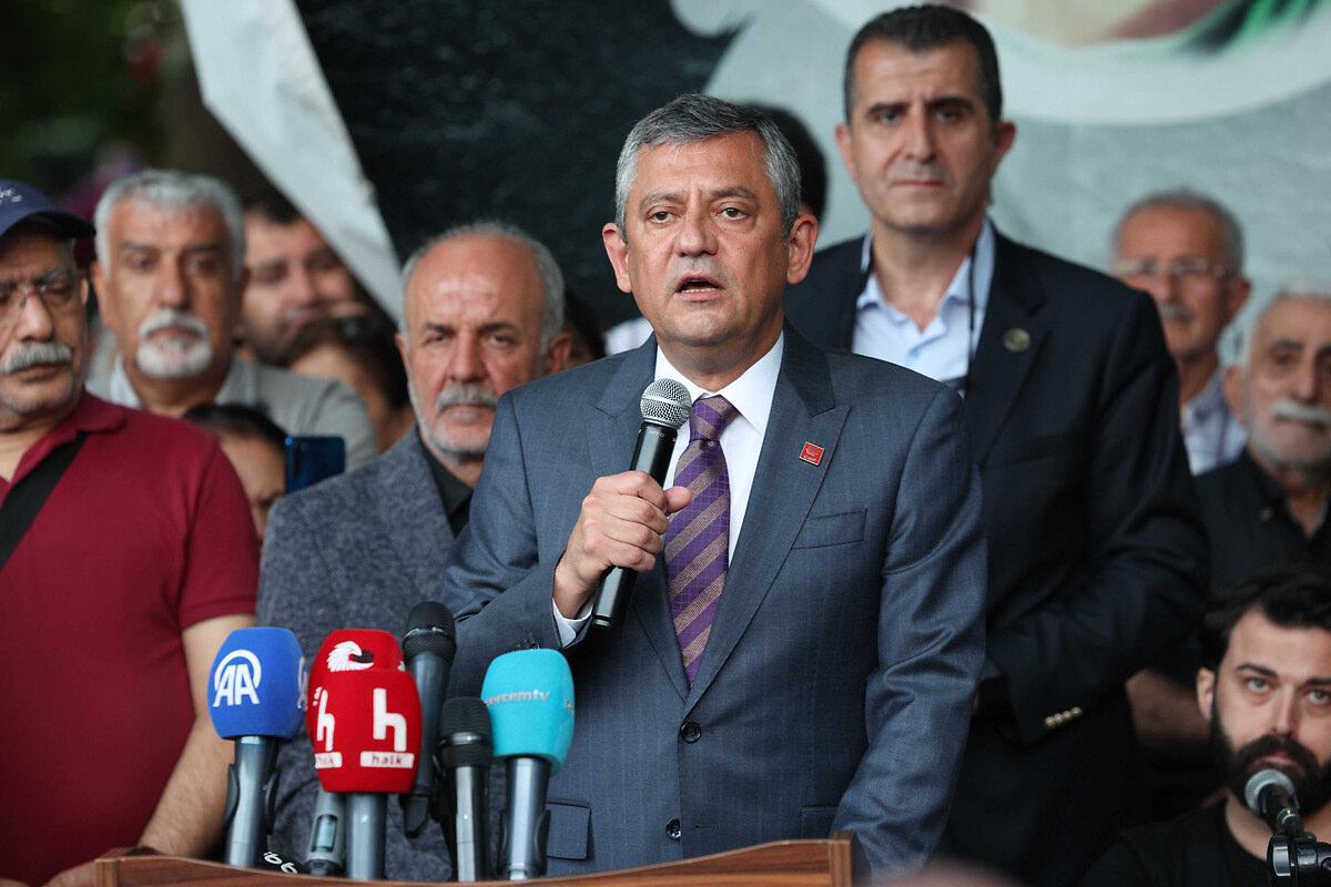 Garip Dede Cemevi'nde CHP Grup Başkanı Özgür Özel'in katıldığı programda yaşanan olaylar.
