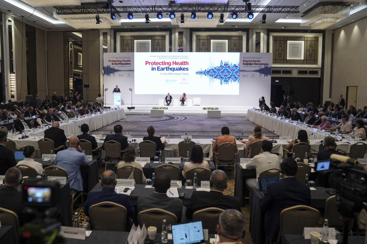 Sağlık Bakanı Kemal Memişoğlu, DSÖ Bakanlar Konferansı'nda konuşma yaparken