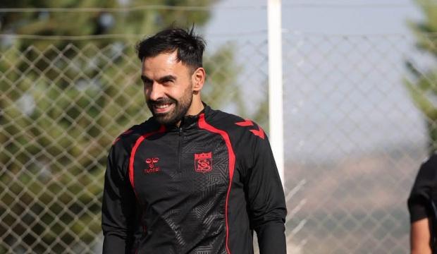 1. Lig ekibi tecr&uuml;beli futbolcusuyla s&ouml;zleşme uzattı