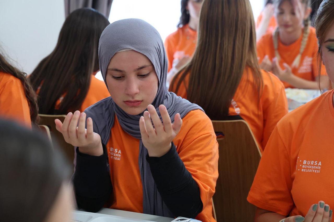 Gençlik kampları yapılmaya devam ediyor. 