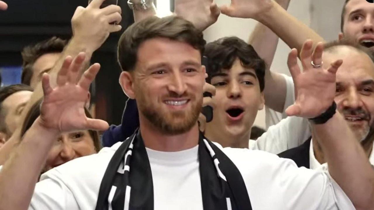 Beşiktaş'ın yeni transferi Salih Özcan İstanbul'da görünüyor.