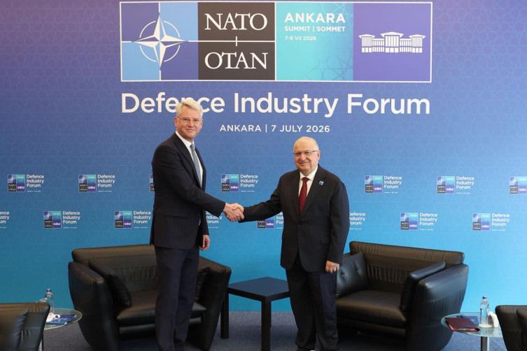Milli Savunma Bakanı Yaşar Güler, NATO Zirvesi'nde görüşmeler yapıyor.