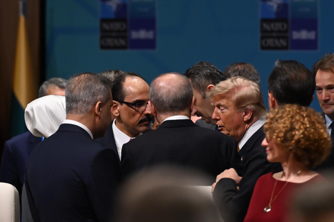 Cumhurbaşkanlığı Külliyesi'nde gerçekleştirilen 36.⁠ ⁠NATO Devlet ve Hükümet Başkanları Zirvesi kapsamında Kuzey Atlantik Konseyi toplantısı yapıldı. Toplantıda, Cumhurbaşkanı Recep Tayyip Erdoğan, ABD Başkanı Donald Trump, Dışişleri Bakanı Hakan Fidan ve MİT Başkanı İbrahim Kalın da yer aldı.