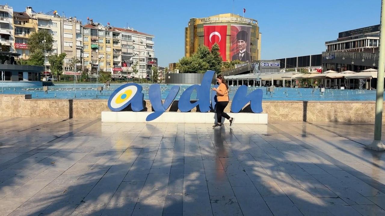 Kent merkezinde termometreler 42 dereceyi gösterdi.