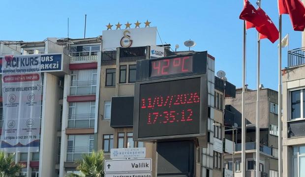 Adeta kavruldu, termometreler şehir merkezinde 42 dereceyi g&ouml;sterdi!