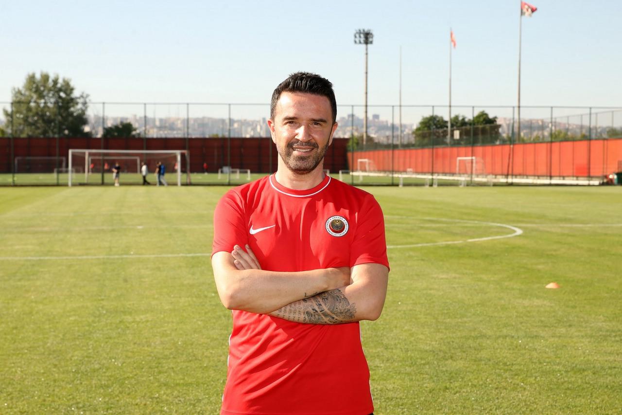 Gökhan Gönül antrenörlük görevine başladı