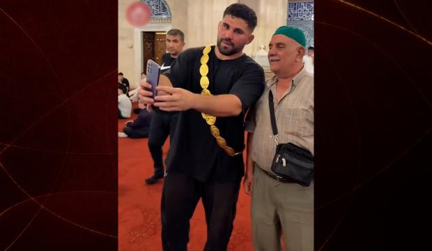Altın kemeri takan Erkan Taş zaferini Selimiye Camii'nde ş&uuml;krederek kutladı