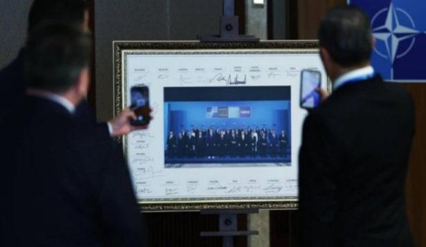 Ankara'da tarihi zirve: NATO liderlerinden imzalı aile fotoğrafı