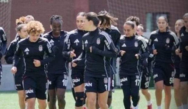 Beşiktaş'ta 10 futbolcuyla yollar ayrıldı!