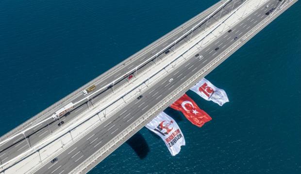Boğaz'daki k&ouml;pr&uuml;lere 15 Temmuz dolayısıyla T&uuml;rk bayrağı asıldı