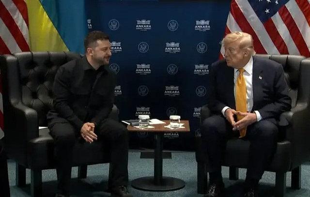 ABD Başkanı Donald Trump ve Ukrayna Devlet Başkanı Volodimir Zelenski görüşme sonrası açıklama yapıyor.