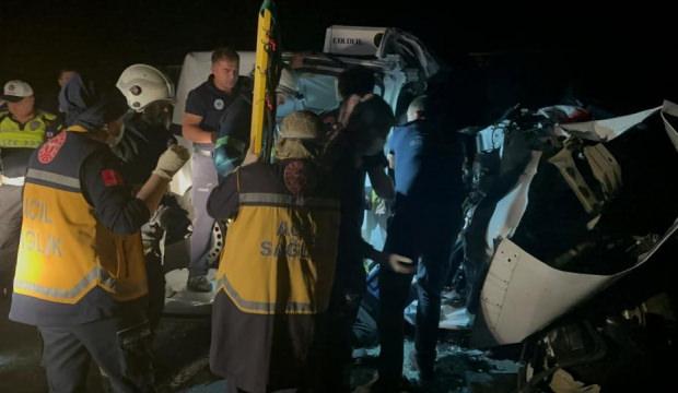 Feci kaza! Dorse tırdan ayrıldı! 3 kişi hayatını kaybetti