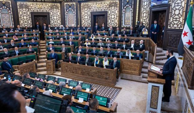 Esed rejiminden sonra bir ilk: Cumhurbaşkanı Şara başkanlık etti