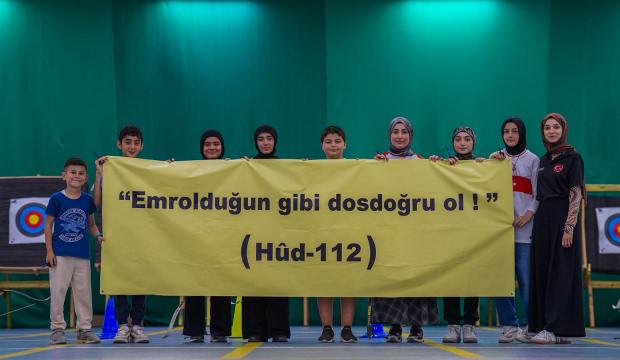 Esenlerli gen&ccedil;lerden Yeditepe &Uuml;niversitesi&rsquo;ndeki olaylara ayetli mesaj
