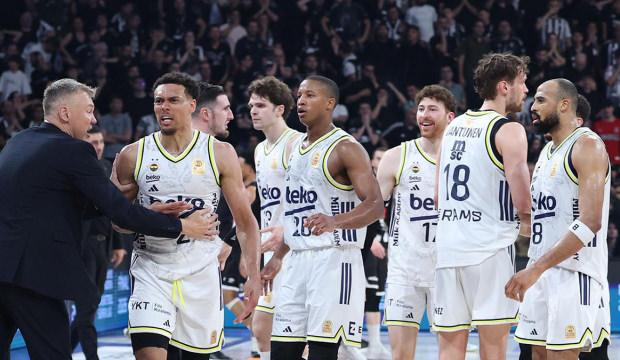 Fenerbah&ccedil;e'de ayrılık a&ccedil;ıklandı! Yıldız isme veda edildi