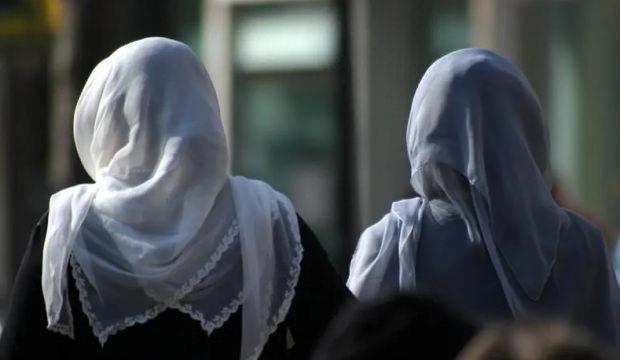 İslam yurdu T&uuml;rkiye'de M&uuml;sl&uuml;manlar hedefte: '&Ouml;z vatanında garipsin &ouml;z yurdunda parya'