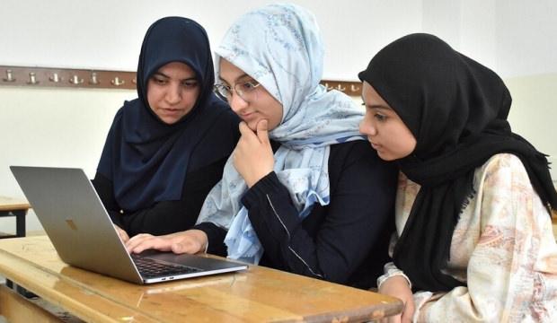 LGS sınavında 500 tam puan alan Meryem'in hedefi Kartal Anadolu İmam Hatip Lisesi