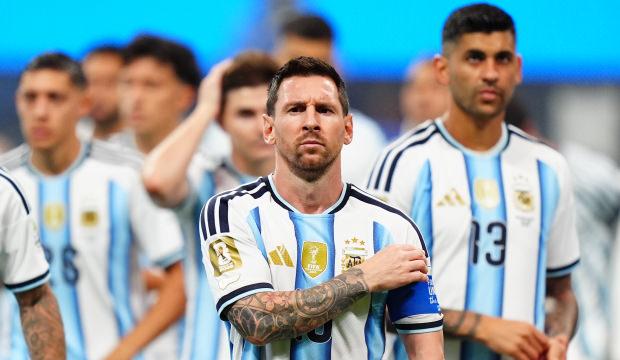 Messi yine rekorları alt&uuml;st etti! Bu kez Maradona'yı ge&ccedil;ti