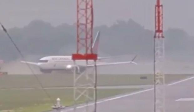 Montreal Havalimanı&rsquo;nda Korku Dolu Anlar! Air Canada u&ccedil;ağı pistten &ccedil;ıktı