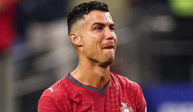 Ronaldo son ma&ccedil;ında rekor kırdı! G&ouml;zyaşları i&ccedil;inde veda etti