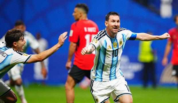 Tam bitti derken 2-0'dan d&ouml;nd&uuml;ler! Arjantin &ccedil;eyrek finale y&uuml;kseldi