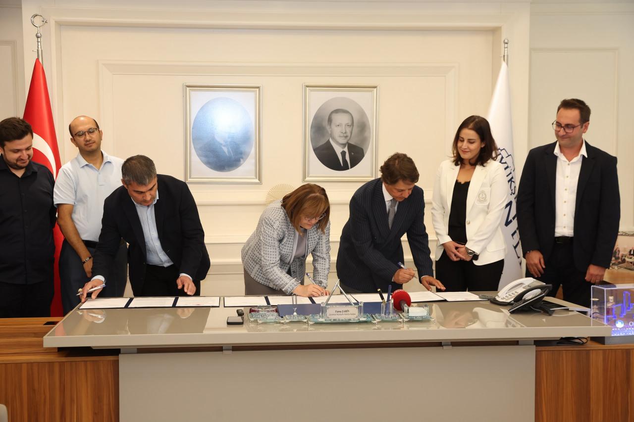Protokolün taraflar tarafından imzalandığı anlar.