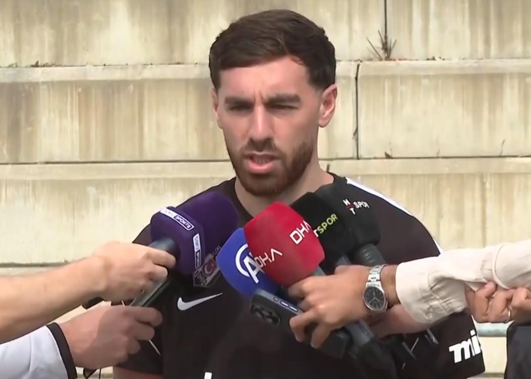 Orkun Kökçü, Beşiktaş'ın Slovakya kampında antrenman sonrası açıklamalarda bulunurken