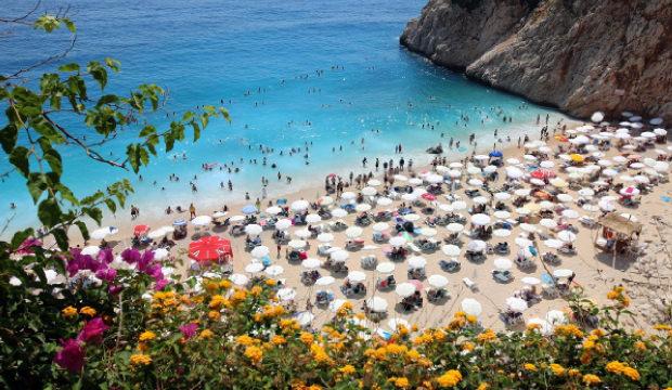 Y&uuml;ksek fiyatlar yerli turisti yabancı &uuml;lkeye ka&ccedil;ırıyor