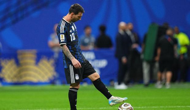 39 yaşında rekor &uuml;st&uuml;ne rekor! Messi, İngiltere'yi darmadağın etti