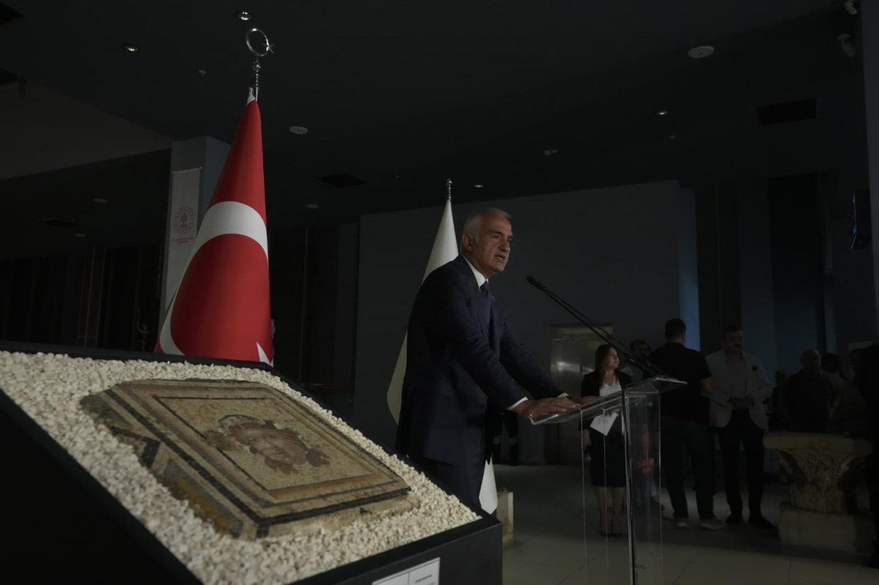 'Sadece mozaiği değil, zedelenen hafızayı da onarıyoruz!' Zeugma'nın 13. paneli evinde