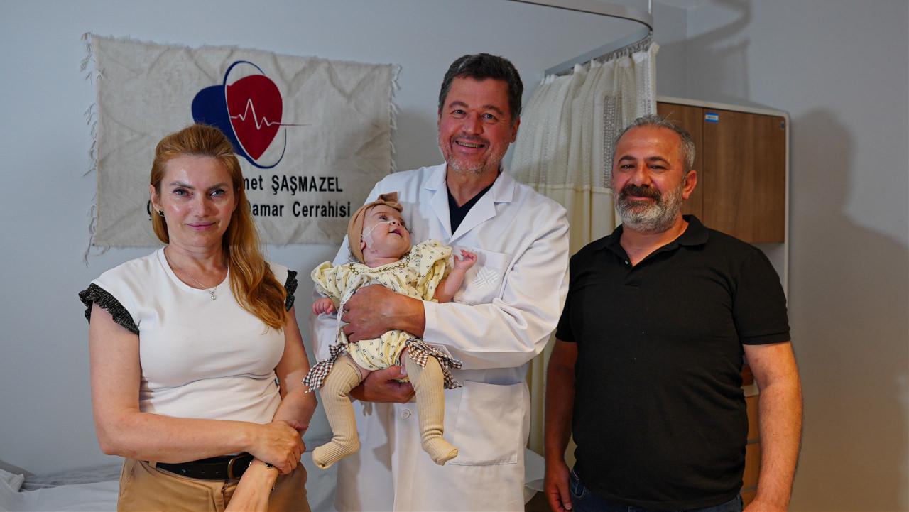 Elif bebek, ailesi ve doktoru.