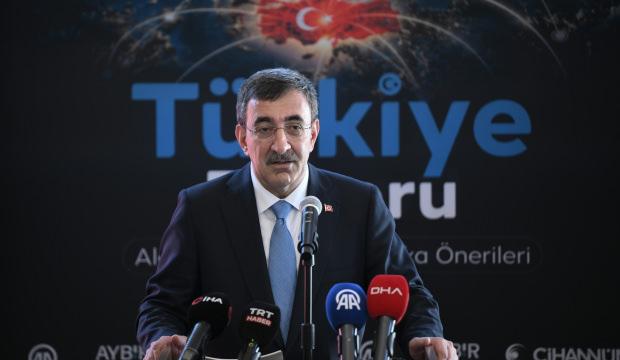 D&uuml;nya ekonomisi sıkıntıdayken T&uuml;rkiye y&uuml;zde 35 b&uuml;y&uuml;d&uuml;: Cevdet Yılmaz'dan şaşırtan bilan&ccedil;o!