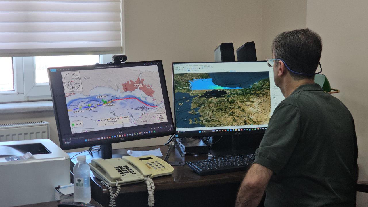 İstanbul silüeti ve deprem çizimleri