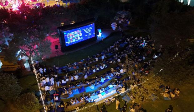 Akasya, yıldızların altında sinema keyfini yeniden yaşatıyor
