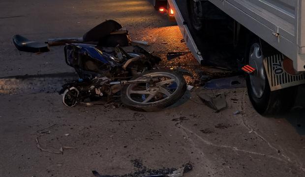 Bolu'da feci kaza! Motosiklet ile kamyonet &ccedil;arpıştı: 1 &ouml;l&uuml;, 1 yaralı