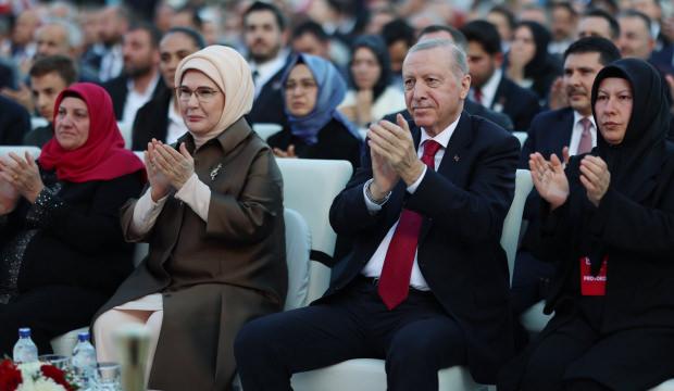 Emine Erdoğan: T&uuml;m d&uuml;nyaya ilan ettiğimiz tarihi bir d&ouml;n&uuml;m noktası