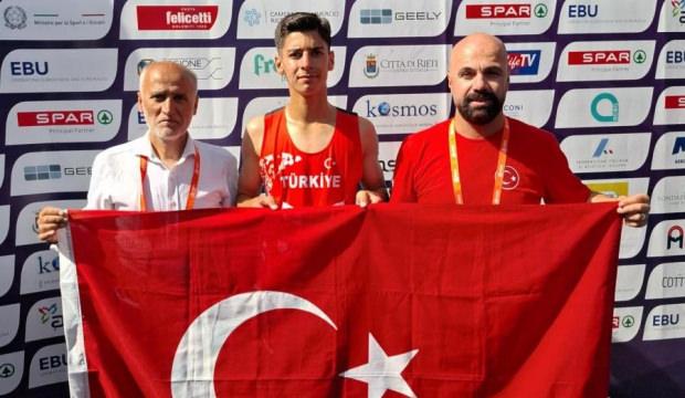 Fenerbah&ccedil;eli milli sporcudan İtalya'da bronz madalya