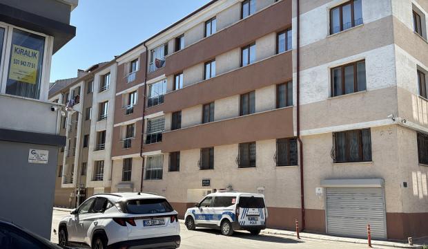 G&uuml;nlerdir haber alınamıyordu: Eve giren ekipler korkun&ccedil; manzarayla karşılaştı!