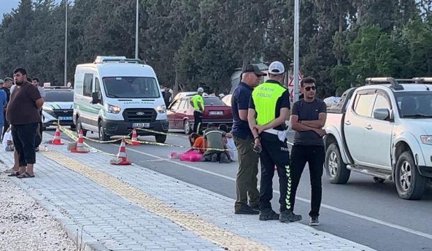 Hatay'da topun peşinden yola &ccedil;ıkan &ccedil;ocuk, kamyonetin altında can verdi