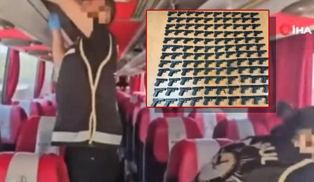 İstanbul'da yolcu otob&uuml;s&uuml;nden cephanelik &ccedil;ıktı! Şoke eden manzara: &Ccedil;eteye sevk ediyorlardı