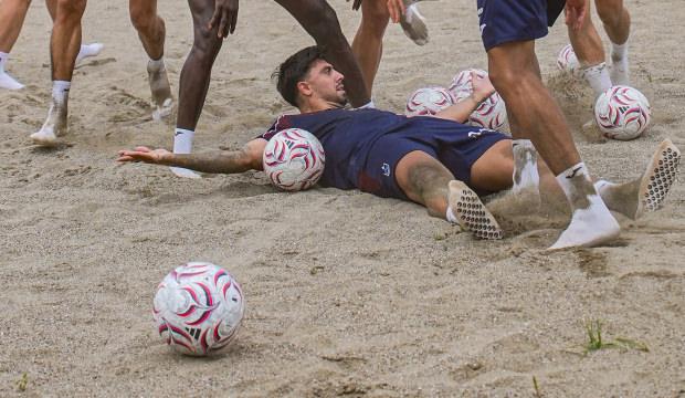 Kumda başlayan Trabzonspor idmanı denizde bitti
