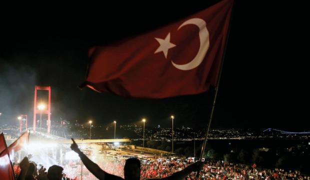 O gecenin tanıkları anlattı: Şehidin annesinden y&uuml;rek yakan s&ouml;zler!