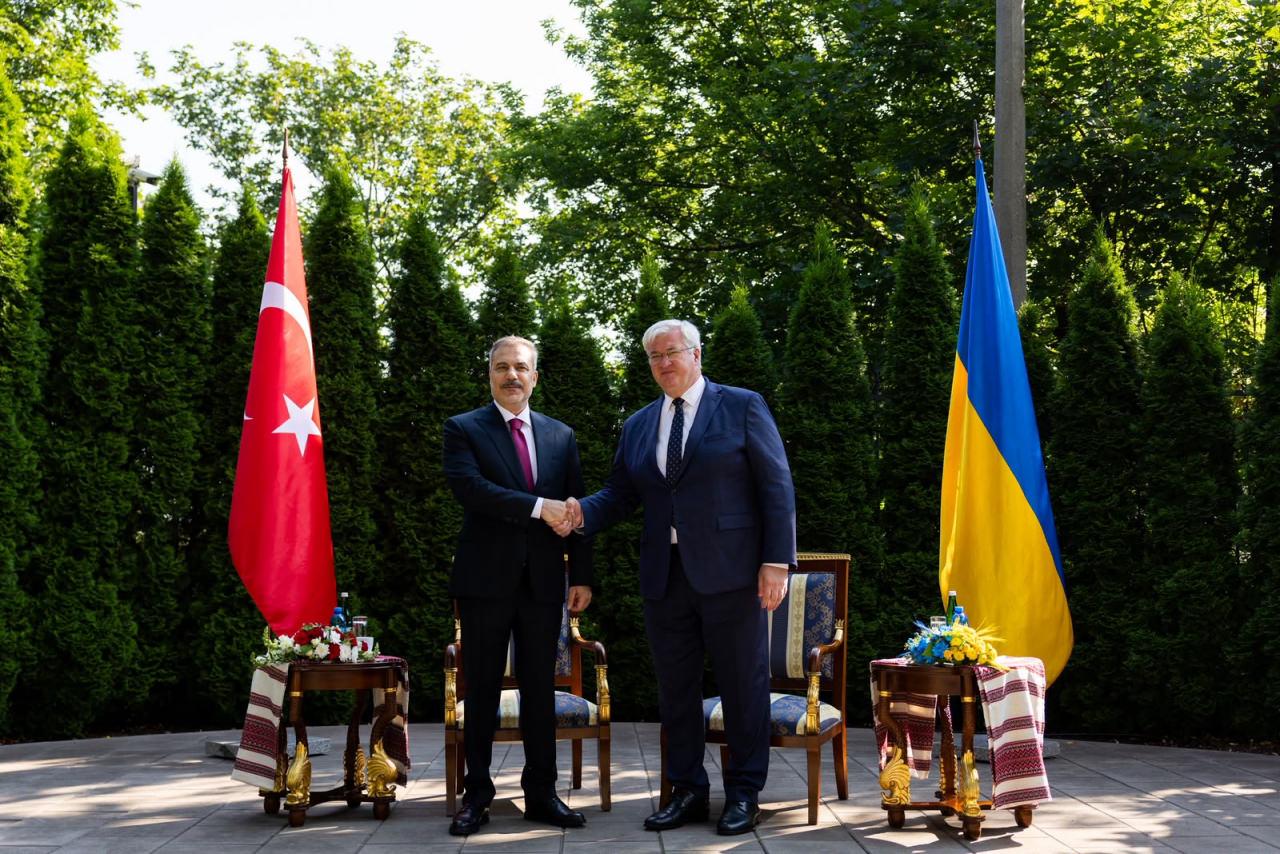 Dışişleri Bakanı Hakan Fidan, Ukrayna'nın başkenti Kiev'de, Ukrayna Dışişleri Bakanı Andriy Sibiha ile bir araya geldi.