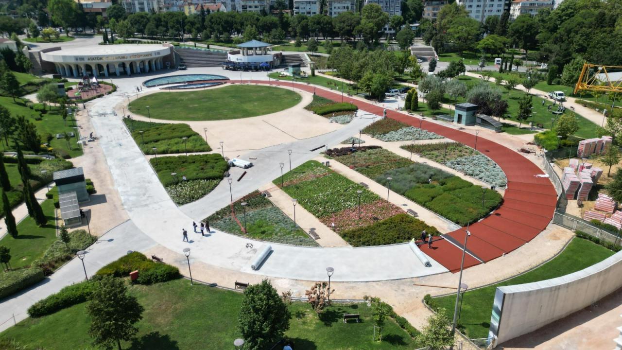 Millet Bahçesi’nde bakım ve onarım yapılıyor.