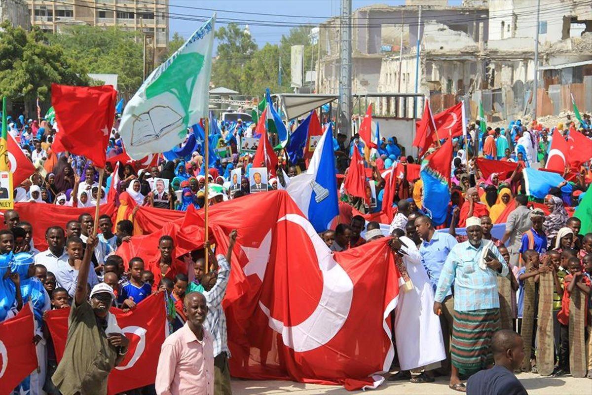 Somalililer Türkiye'ye desteğini göstermek için bir araya geldi.