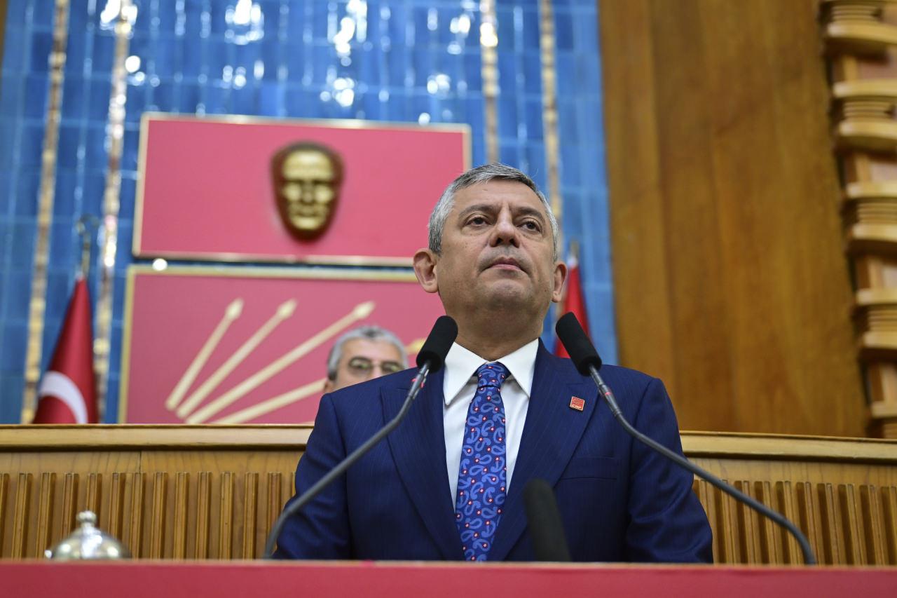 CHP'de TBMM'deki Grup Toplantısını kimin yapacağı kriz başlıklarından biri olmuştu. Mutlak butlan krizinin arından tüm toplantıları Grup Başkanı Özgür Özel gerçekleştirdi.