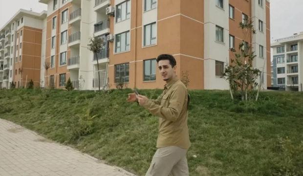 Ruhi &Ccedil;enet, deprem b&ouml;lgesinde inşa edilen mahalleleri gezdi