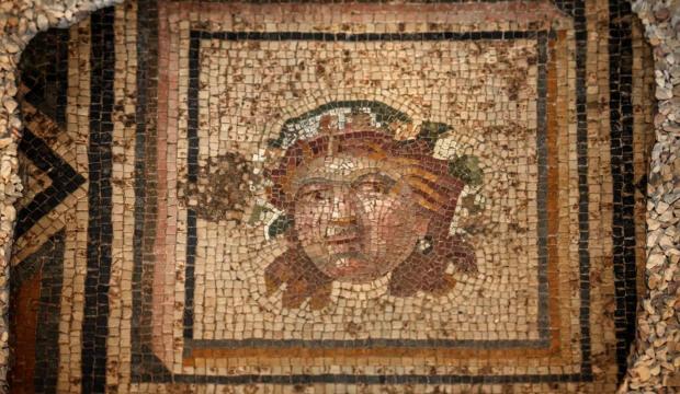 "Sadece mozaiği değil, zedelenen hafızayı da onarıyoruz!" Zeugma'nın 13. paneli evinde